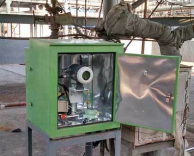 新疆某炼油厂粗汽油卧罐安装外贴式液位计